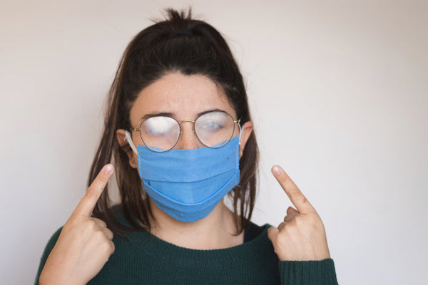 Beschlagene Brille: Tipps gegen die nervige Mundschutzbegleiterscheinung