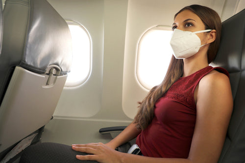 Mit der Maske im Flugzeug: Gibt es Alternativen?