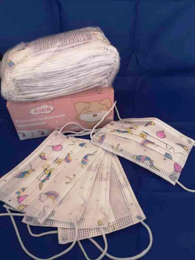 kinder-op-masken-medizinisch-motiv-einhorn