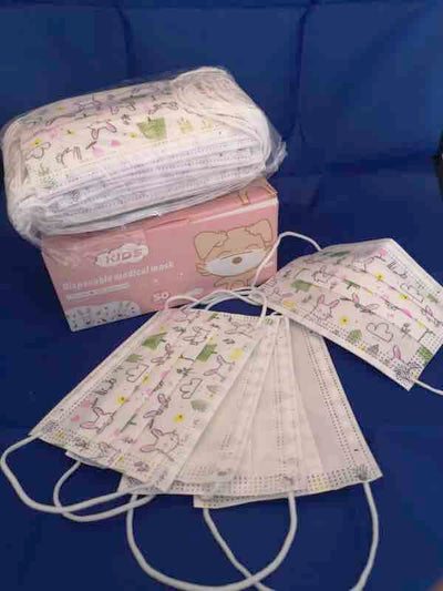 kinder-op-masken-medizinisch-motiv-hasen